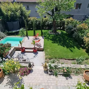  Appartement Lumineux Avec Acces Jardin Et Piscine Chauffee